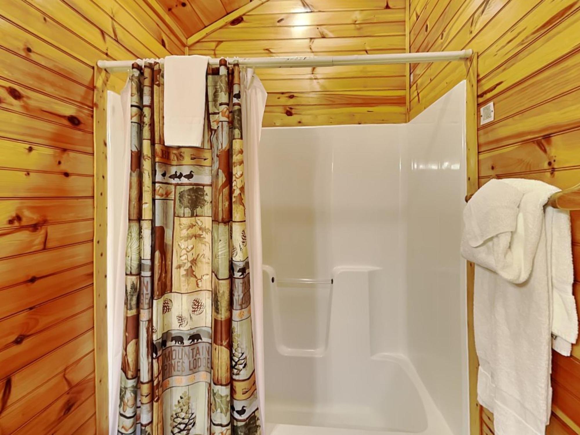 גטלינבורג Pine Tree Lodge מראה חיצוני תמונה